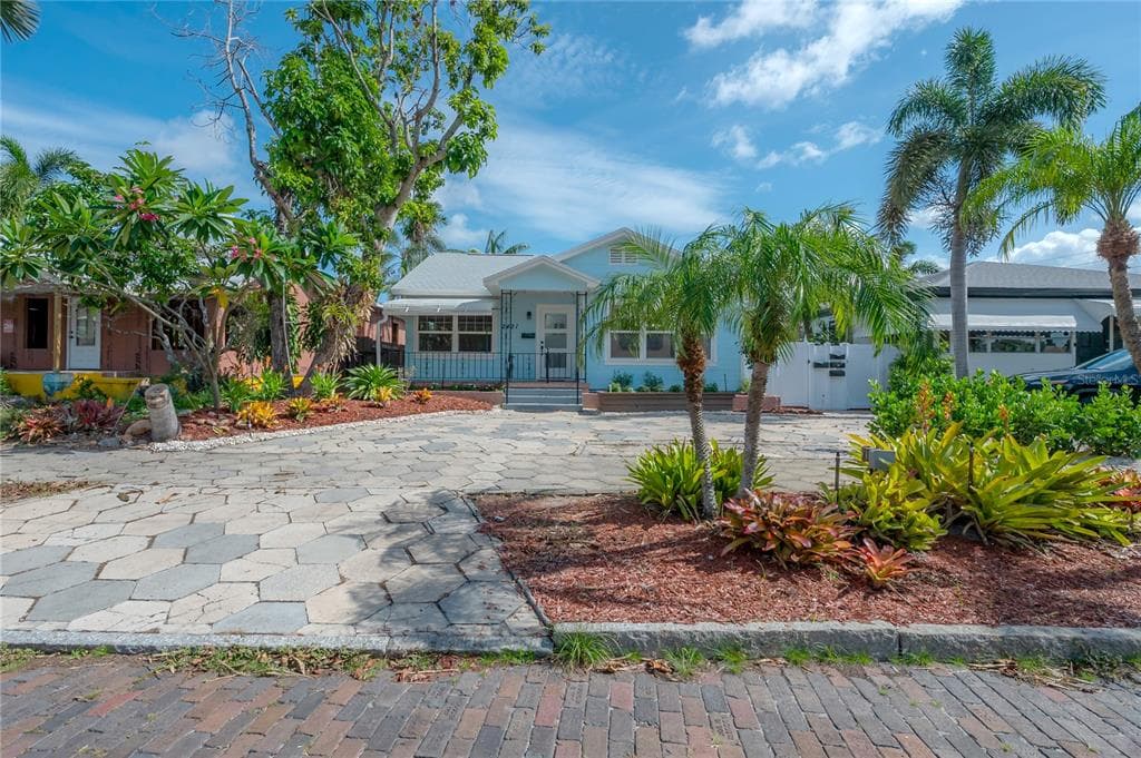 2421 BURLINGTON AVENUE N ST PETERSBURG, FL 33713