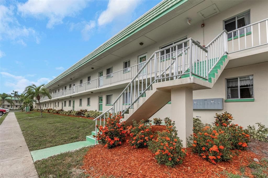2001 GREENBRIAR BOULEVARD UNIT 17