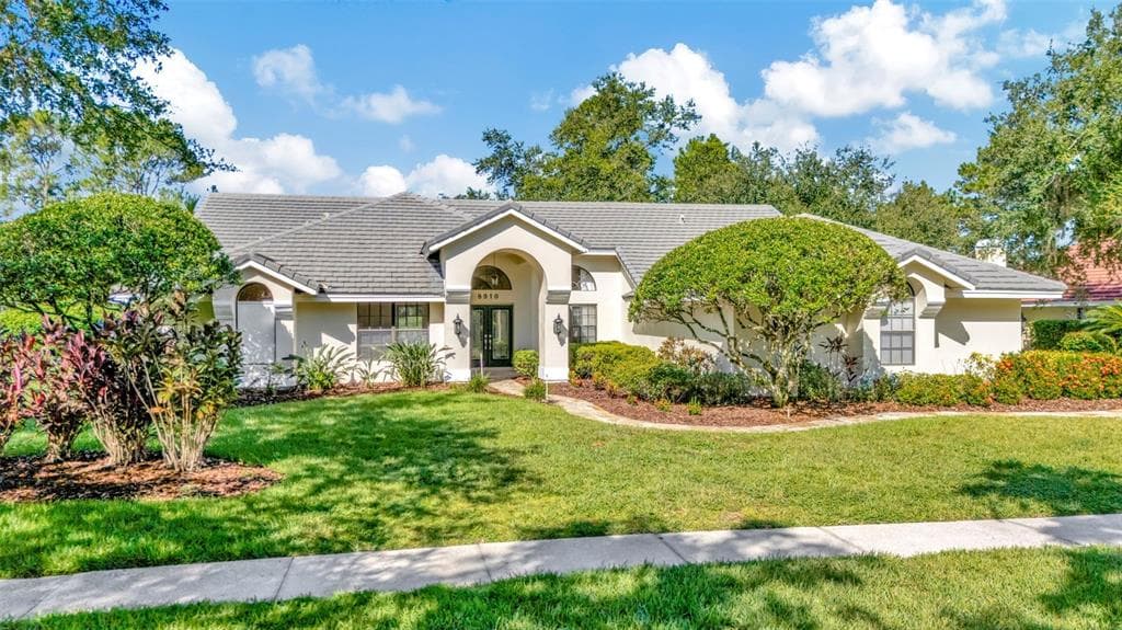 8910 MAGNOLIA CHASE CIRCLE TAMPA, FL 33647