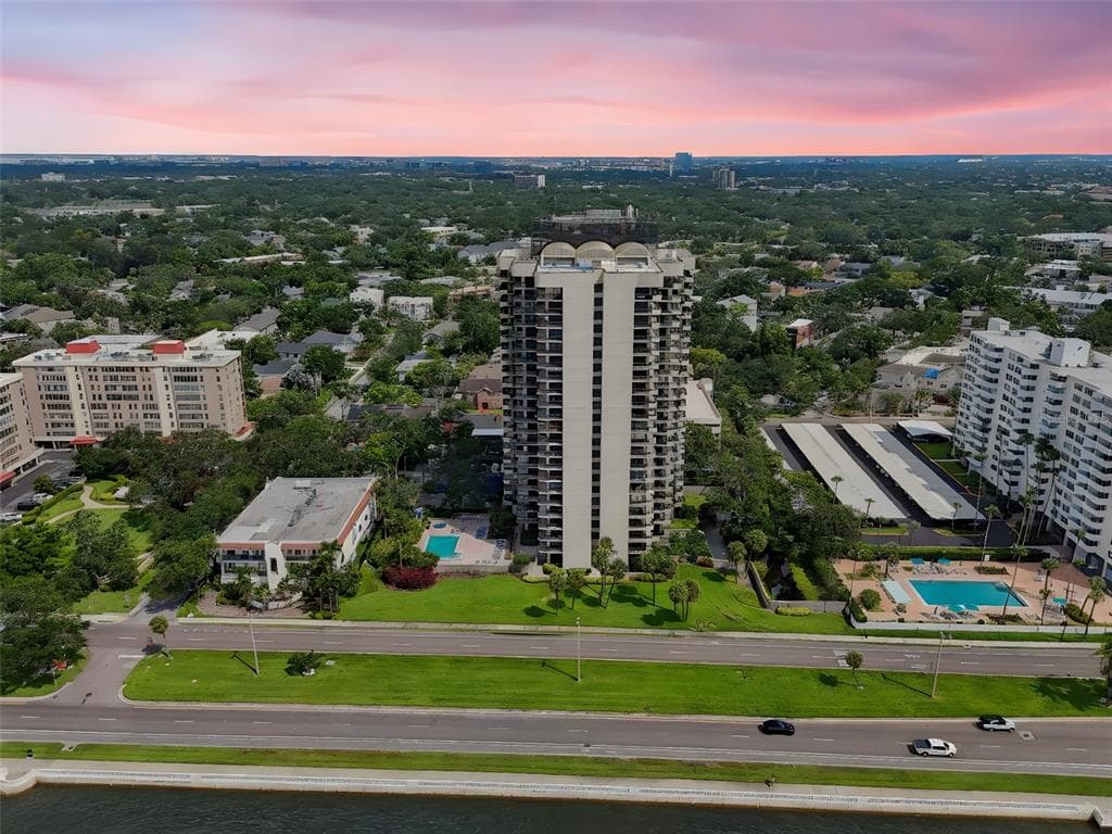 2413 BAYSHORE BOULEVARD UNIT 703 TAMPA, FL 33629