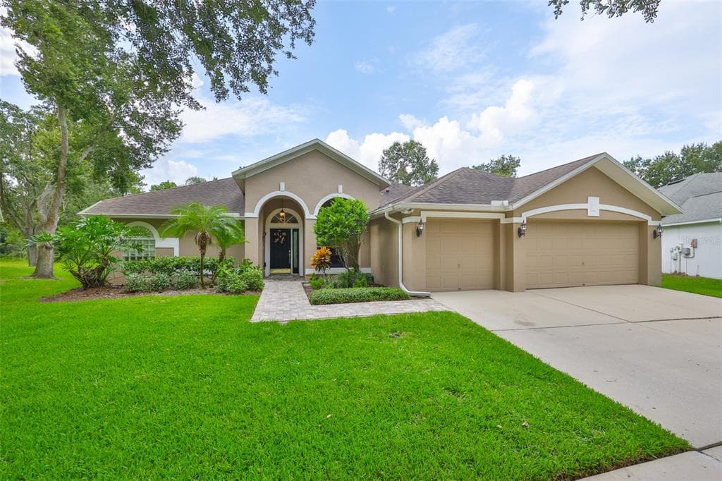 8613 HERONS COVE PLACE TAMPA, FL 33647