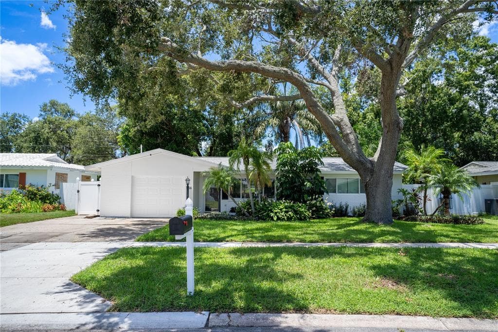 666 BROOKFIELD DRIVE LARGO, FL 33771
