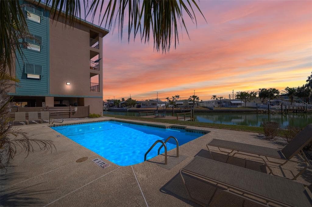 145 116TH AVENUE UNIT 305 TREASURE ISLAND, FL 33706