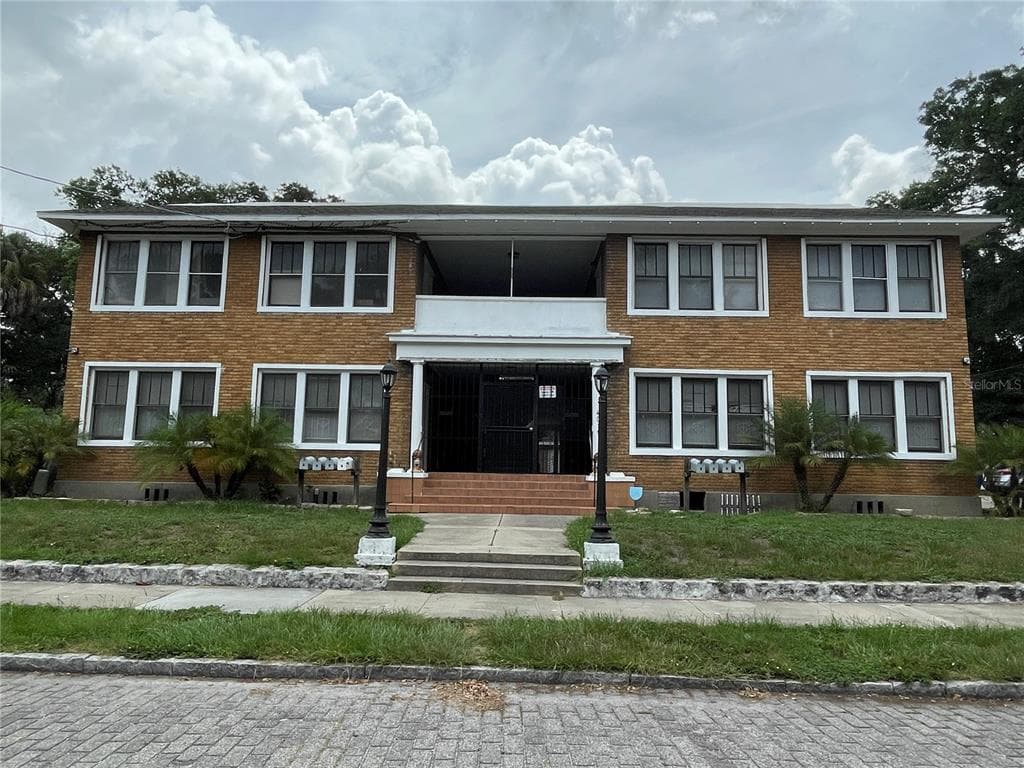 4015 N SEMINOLE AVENUE UNIT 4 TAMPA, FL 33603