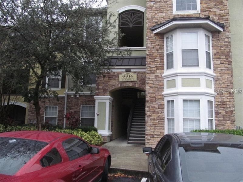 9916 COURTNEY PALMS UNIT 301 TAMPA, FL 33619
