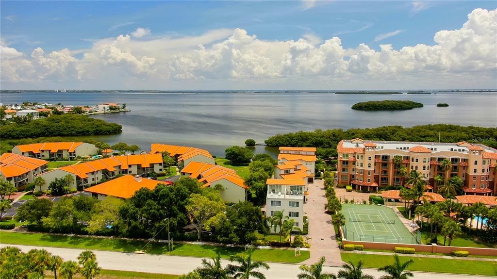 1575 PINELLAS BAYWAY WAY S UNIT 1575 TIERRA VERDE, FL 33715