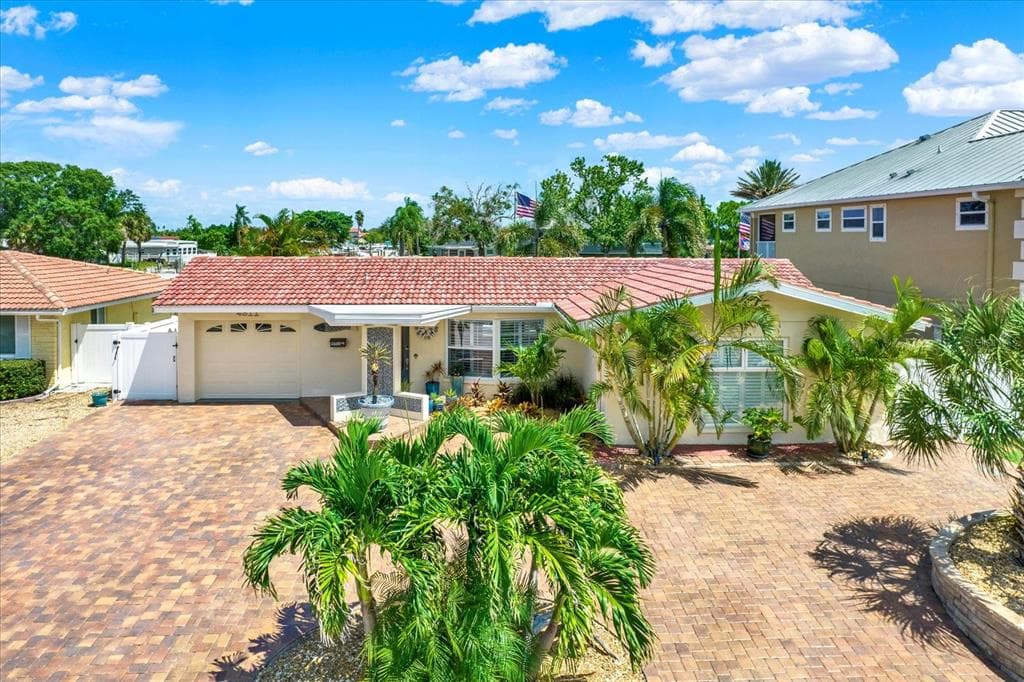 4811 SHELL STREAM BOULEVARD NEW PORT RICHEY, FL 34652