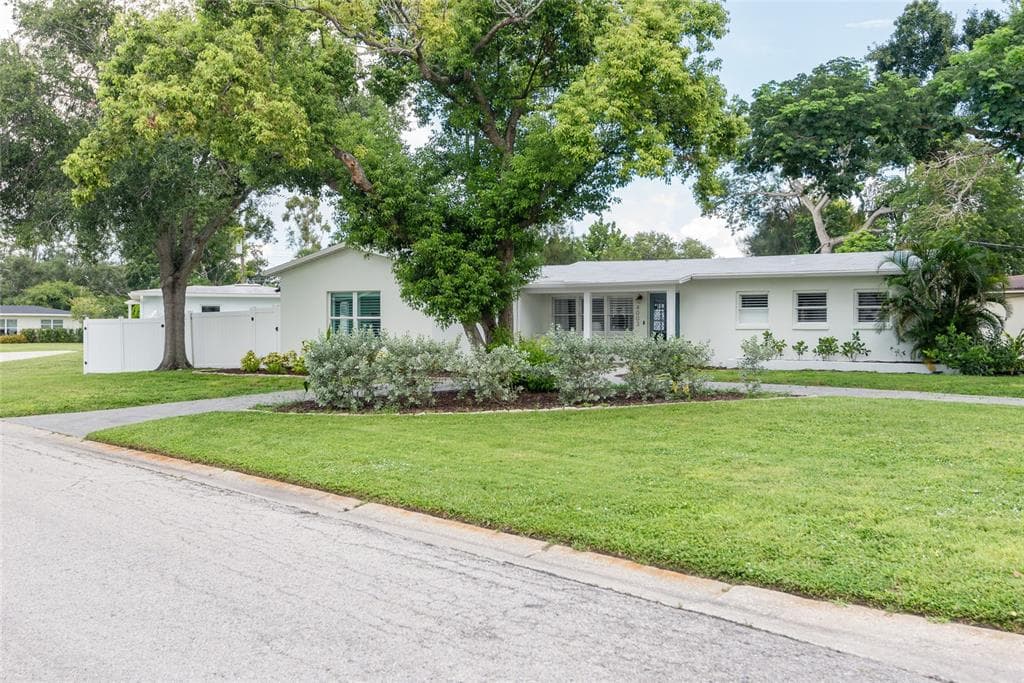4003 W COACHMAN AVENUE TAMPA, FL 33611