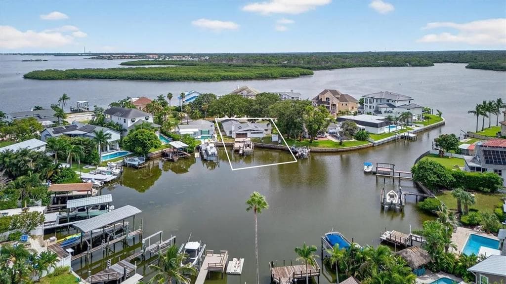 120 CARLYLE CIRCLE PALM HARBOR, FL 34683