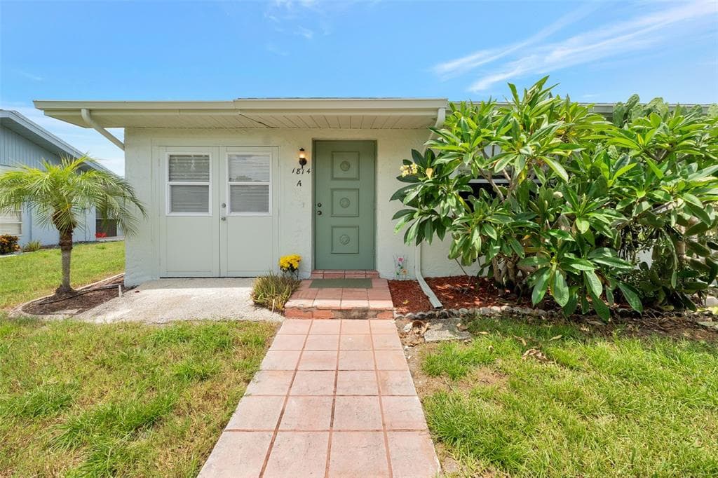 1814 FOXHUNT DRIVE UNIT A SUN CITY CENTER, FL 33573