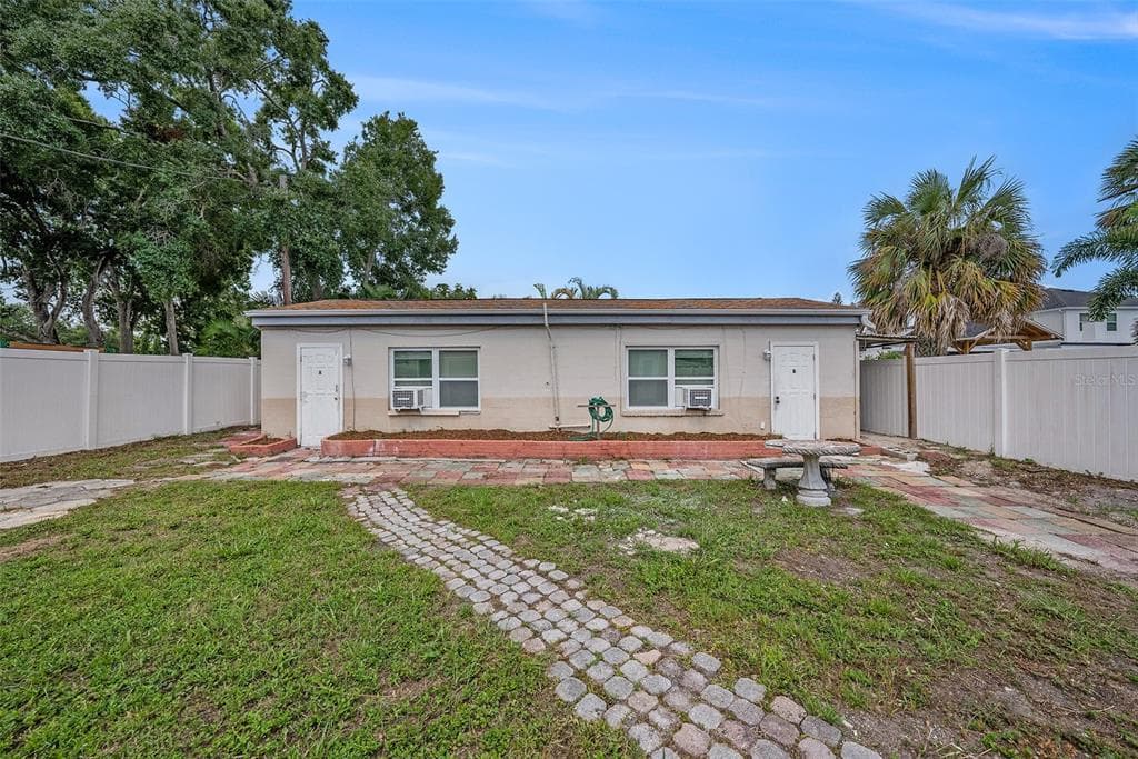 213 N LINCOLN AVENUE UNIT B TAMPA, FL 33609