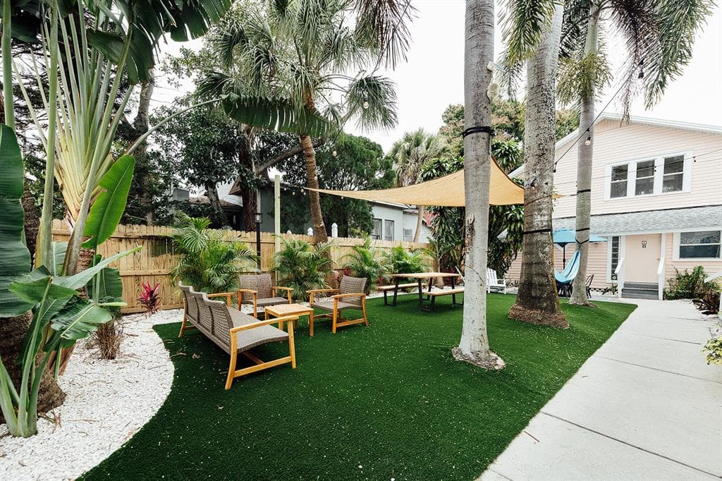 809 10TH AVENUE N UNIT 2 ST PETERSBURG, FL 33701