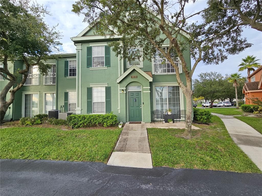 9018 LAKE CHASE ISLAND WAY UNIT 9018 TAMPA, FL 33626