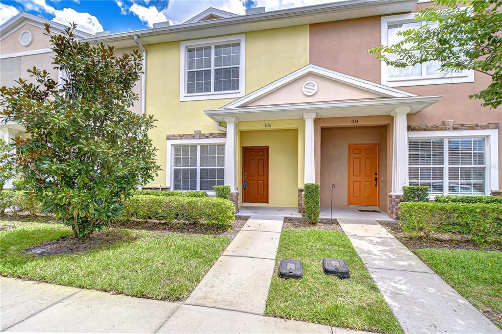 1136 SLEEPY OAK DRIVE
