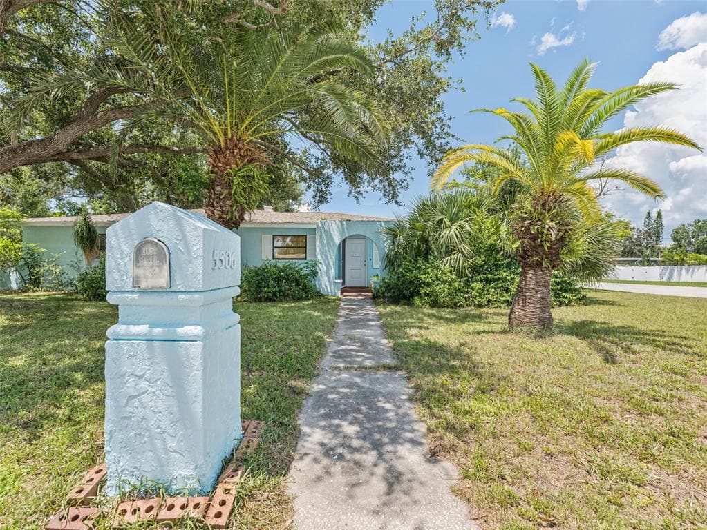 5506 8TH AVENUE DRIVE W BRADENTON, FL 34209