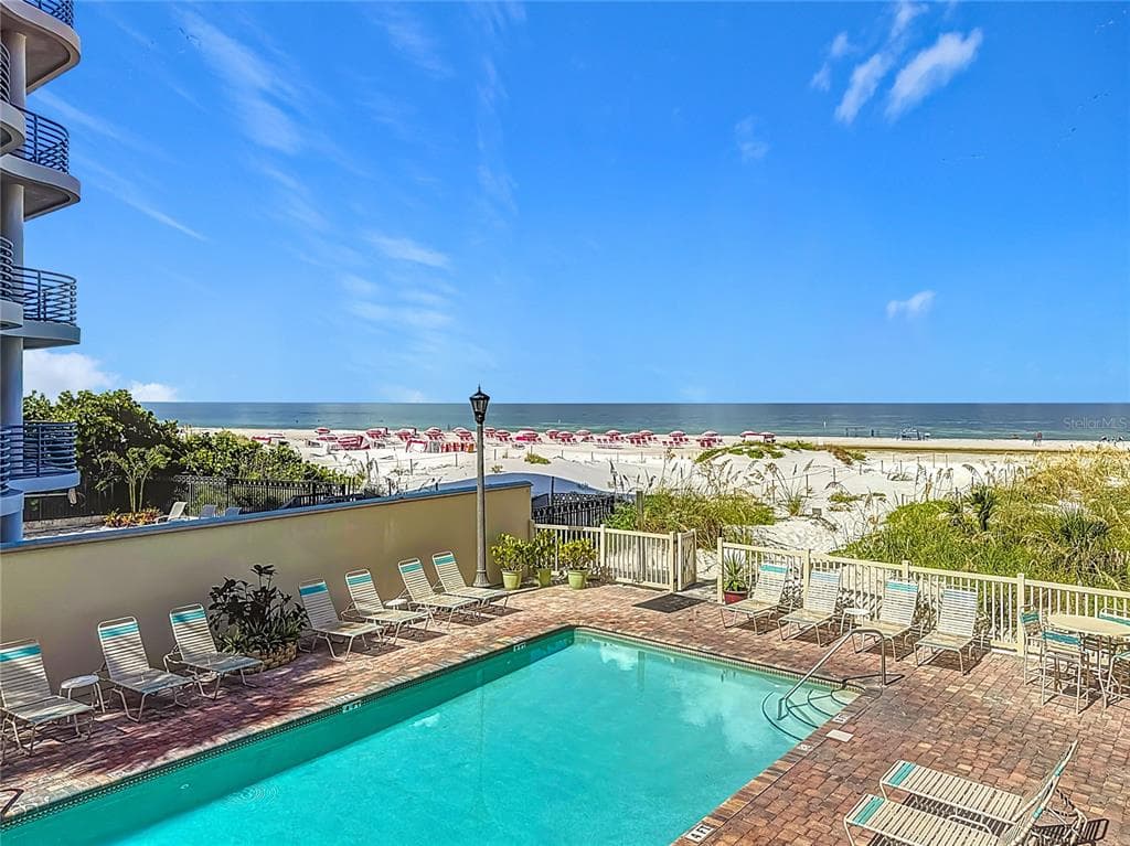 4000 GULF BOULEVARD UNIT 204 ST PETERSBURG, FL 33706