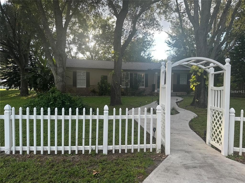 10520 HENDERSON ROAD TAMPA, FL 33625