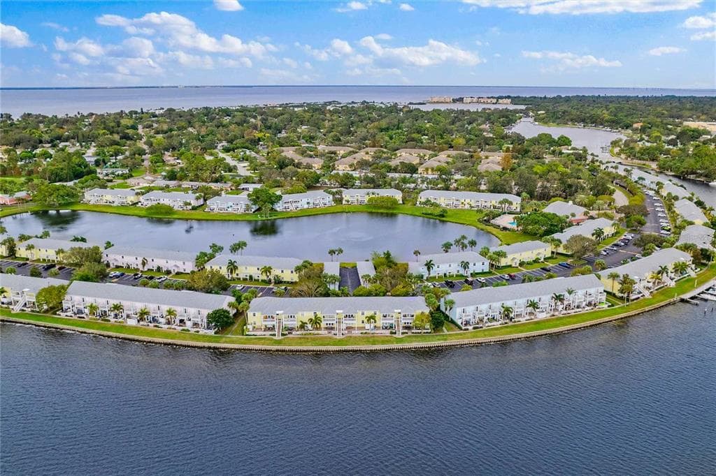 166 POMPANO DRIVE SE UNIT C ST PETERSBURG, FL 33705