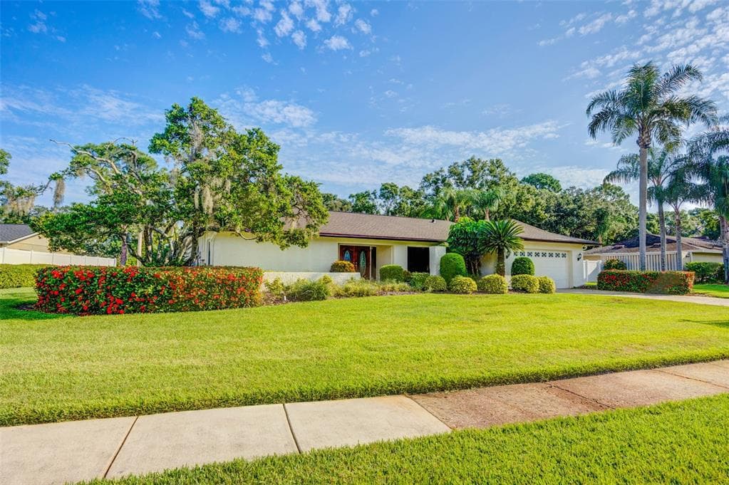 4311 MIDDLE LAKE DRIVE TAMPA, FL 33624