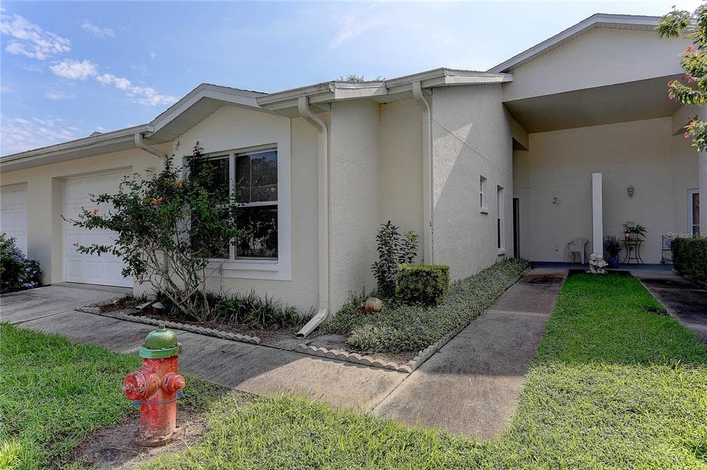 8405 TERRACE MEADOWS COURT UNIT 8405 TEMPLE TERRACE, FL 33637