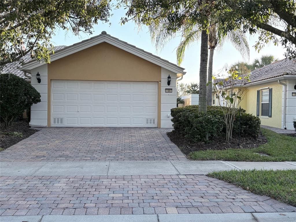 11887 DELFINA LN ORLANDO, FL 32827