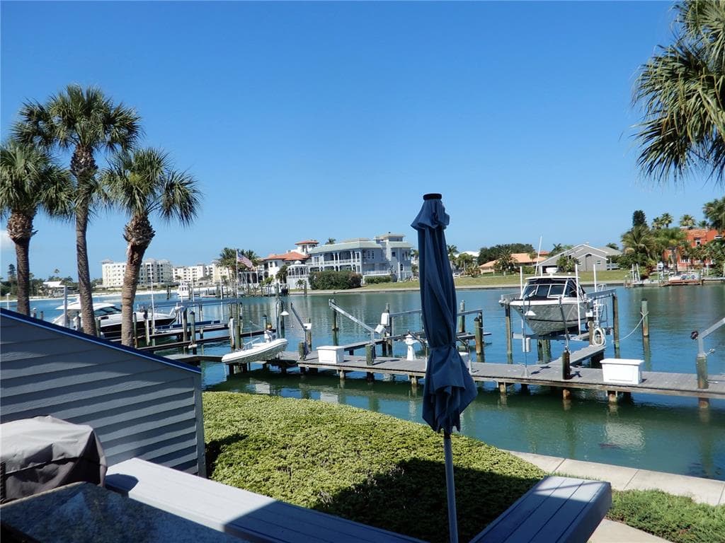 910 PINELLAS BAYWAY S UNIT 103 TIERRA VERDE, FL 33715
