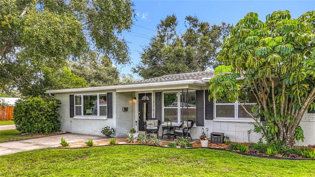 3702 W WALLACE AVENUE TAMPA, FL 33611