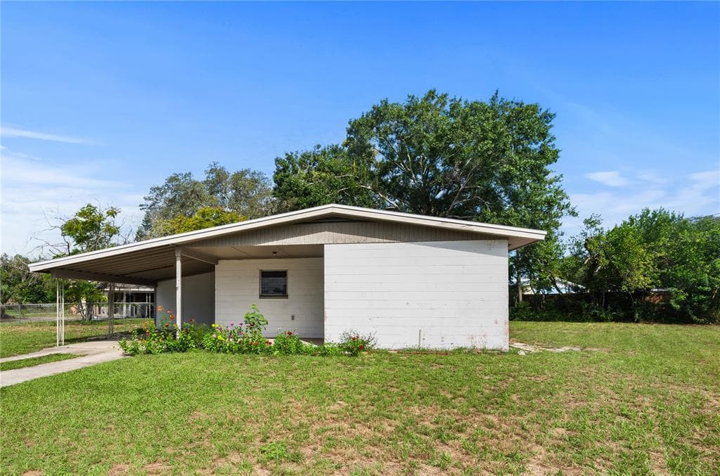 901 LAKEWOOD AVENUE TAMPA, FL 33613