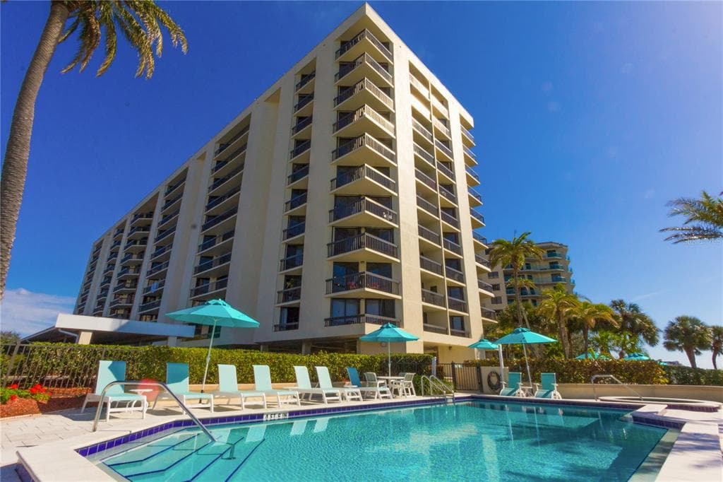 690 ISLAND WAY UNIT 401 CLEARWATER BEACH, FL 33767