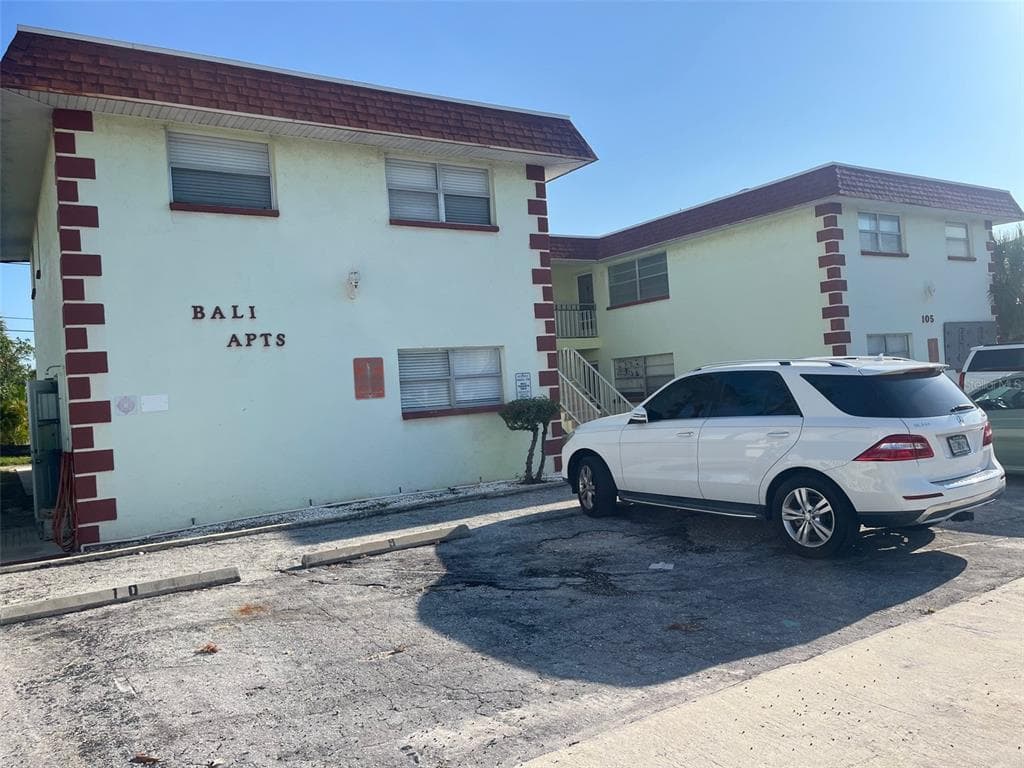 105 11TH AVENUE UNIT 10 ST PETE BEACH, FL 33706