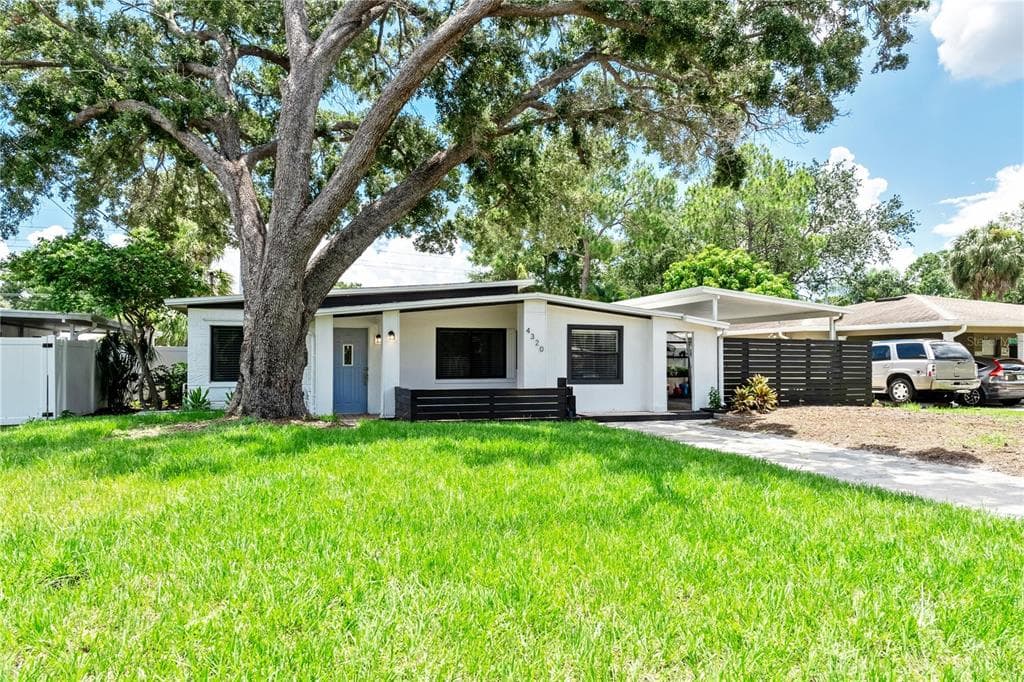 4320 S CAMERON AVENUE TAMPA, FL 33611
