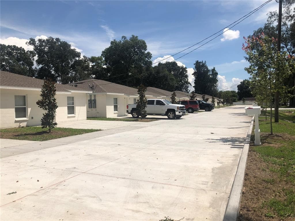 1338 MAGNOLIA MANOR PLACE SEFFNER, FL 33584
