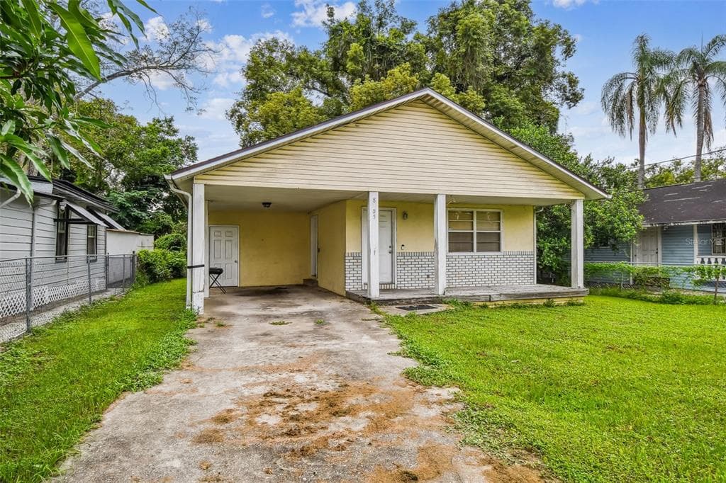 8205 N SEMMES STREET TAMPA, FL 33604