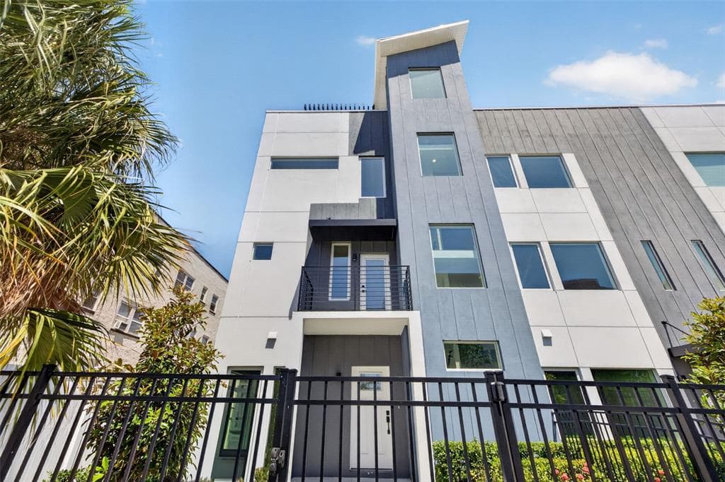 536 DR. MARTIN LUTHER KING JR STREET S ST PETERSBURG, FL 33701