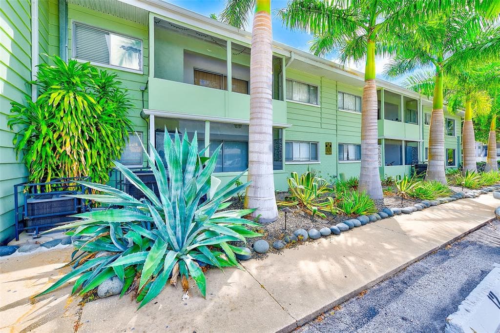 1329 DREW STREET UNIT 4 CLEARWATER, FL 33755