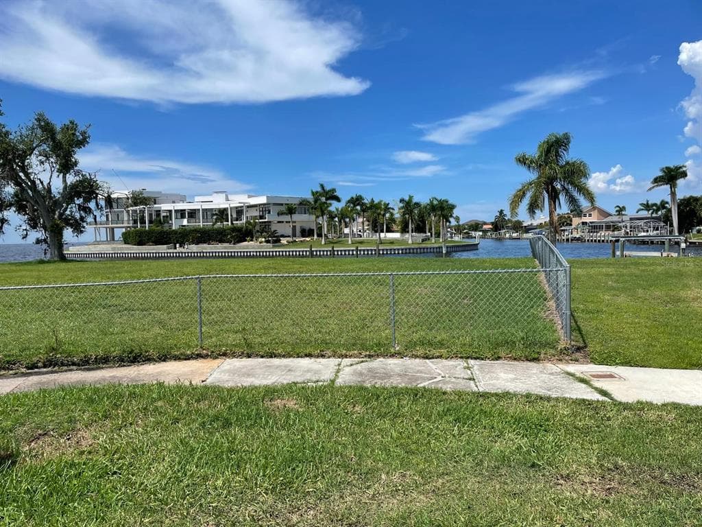 266 BEENEY ROAD SE PORT CHARLOTTE, FL 33952