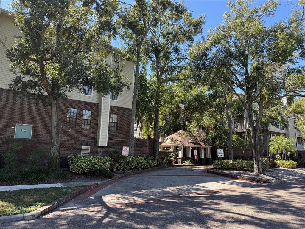 1000 W HORATIO STREET UNIT 215 TAMPA, FL 33606