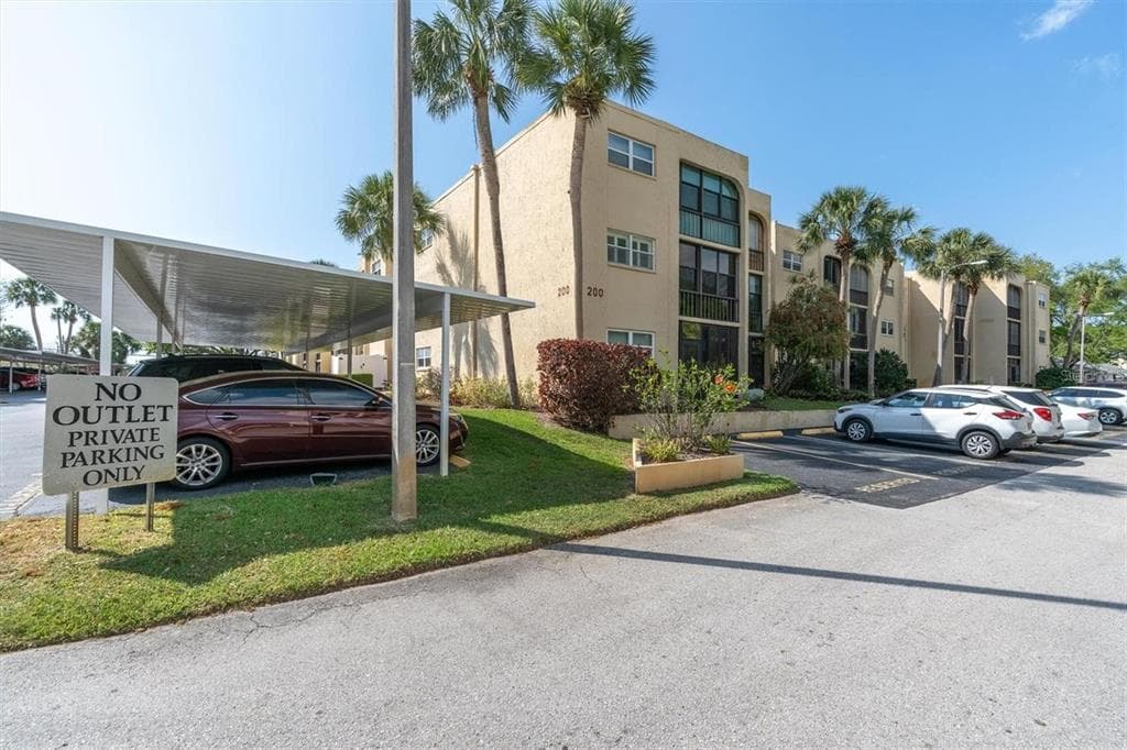 11485 OAKHURST ROAD UNIT 221 LARGO, FL 33774