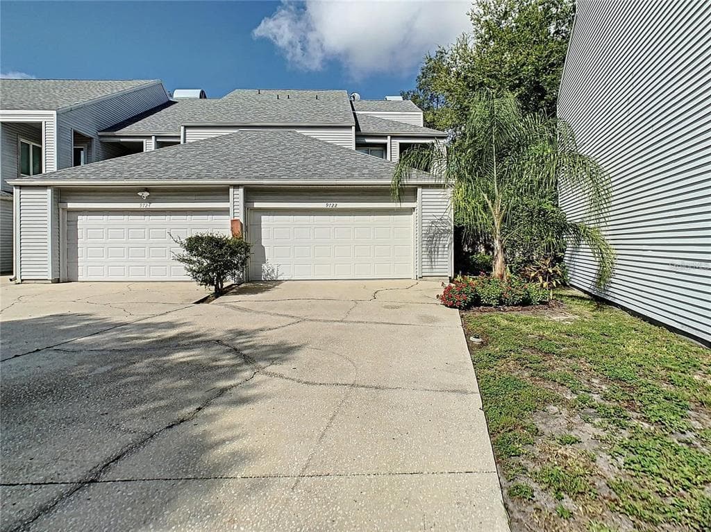 9722 TIFFANY OAKS LANE UNIT 14 TAMPA, FL 33612