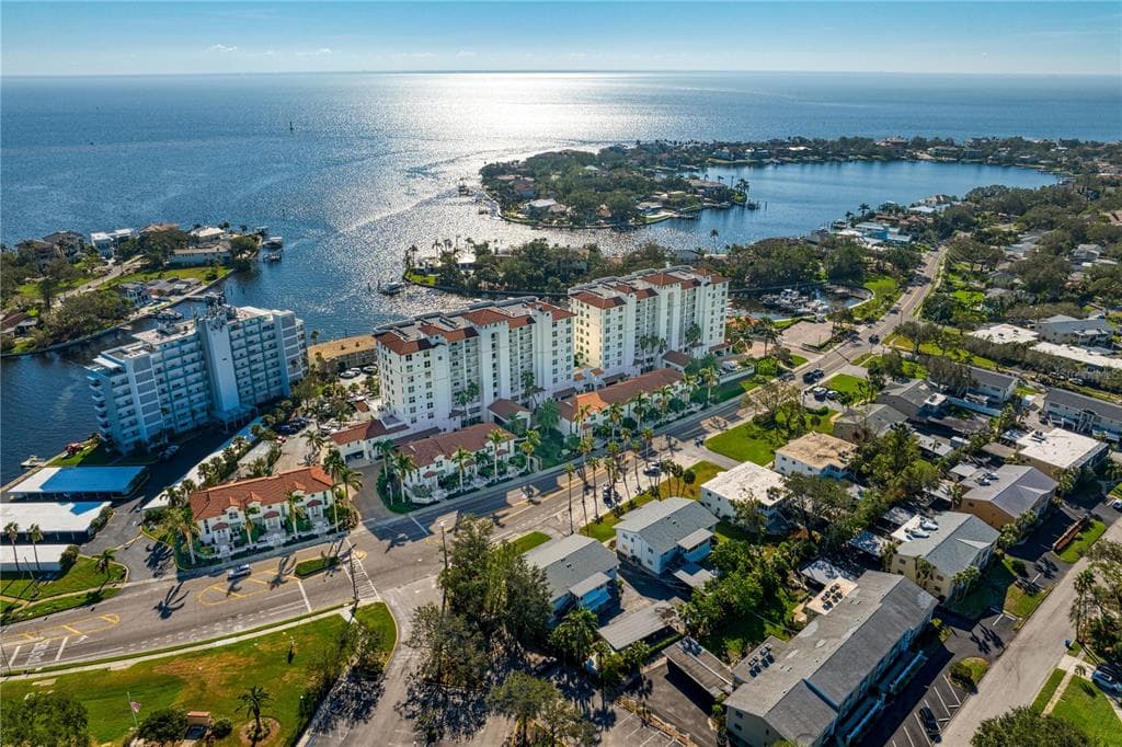 1325 SNELL ISLE BOULEVARD NE UNIT 711 ST PETERSBURG, FL 33704