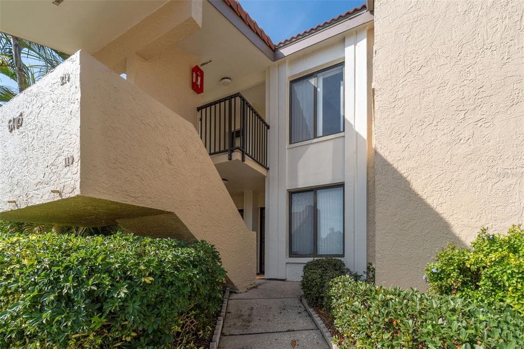 6105 PALMA DEL MAR BOULEVARD S UNIT 120 ST PETERSBURG, FL 33715