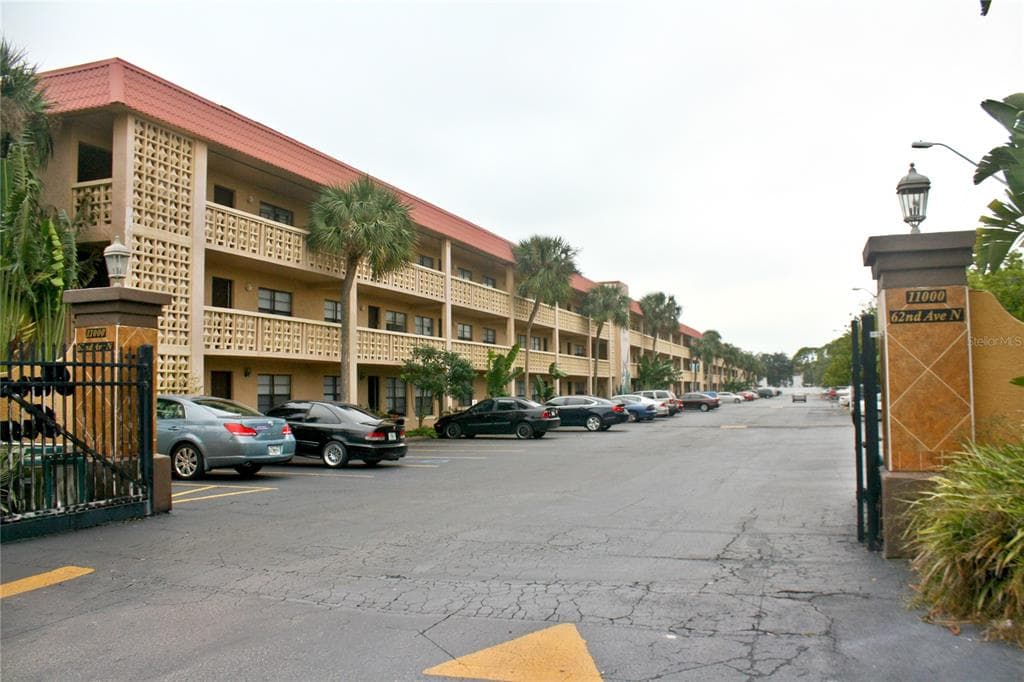 11000 62ND AVENUE UNIT 102A SEMINOLE, FL 33772