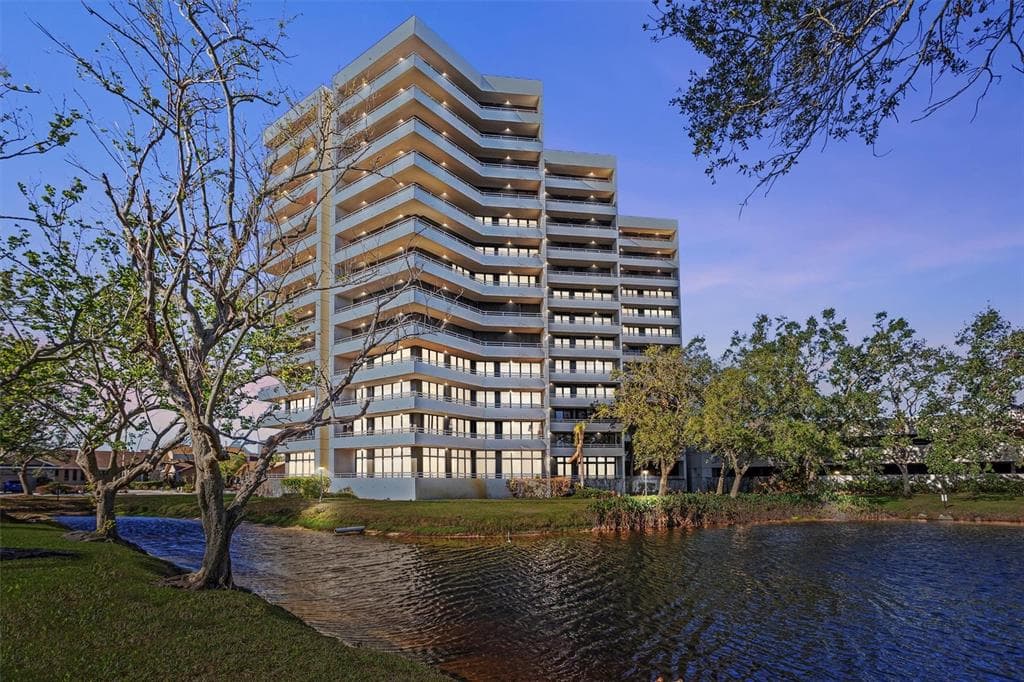 5950 PELICAN BAY PLAZA S UNIT 405 GULFPORT, FL 33707