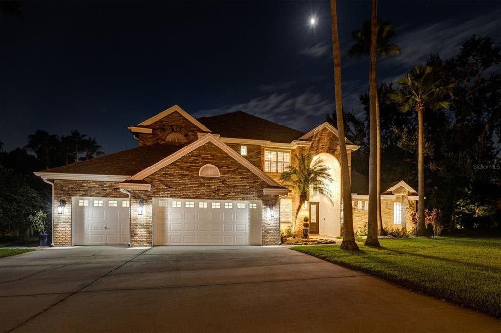 8 COPPERWOOD COURT