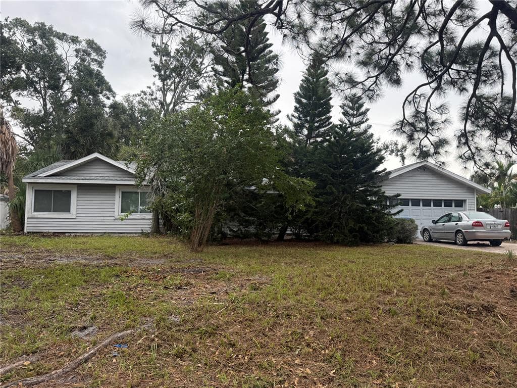 1025 COUNTRY CLUB ROAD N