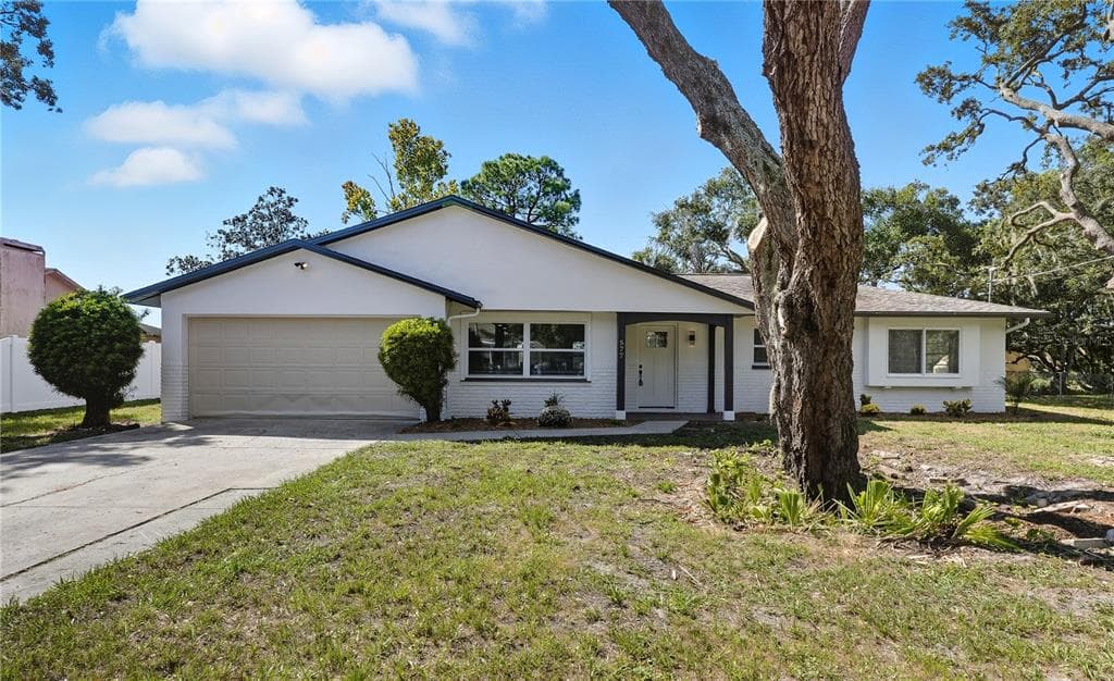 577 WATERFALL DRIVE SPRING HILL, FL 34608