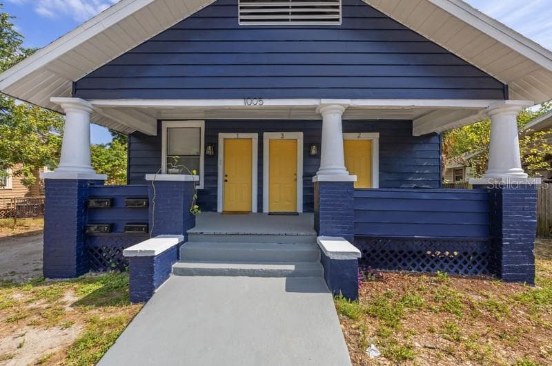 1005 E LAKE AVENUE