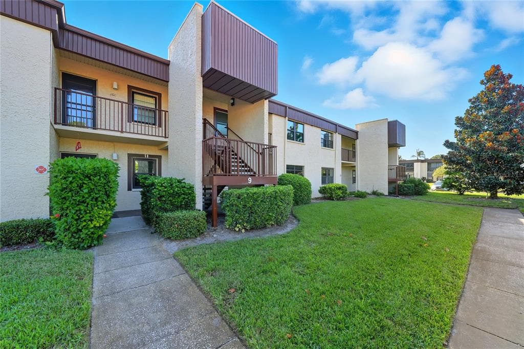 2400 WINDING CREEK BOULEVARD UNIT 9-202 CLEARWATER, FL 33761
