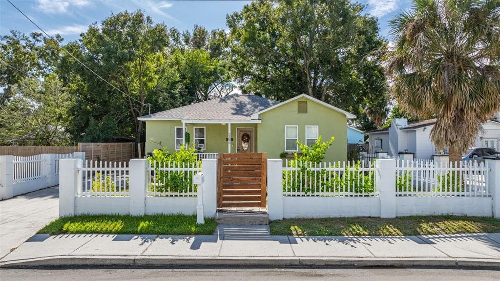 2116 W SAINT LOUIS STREET W TAMPA, FL 33607