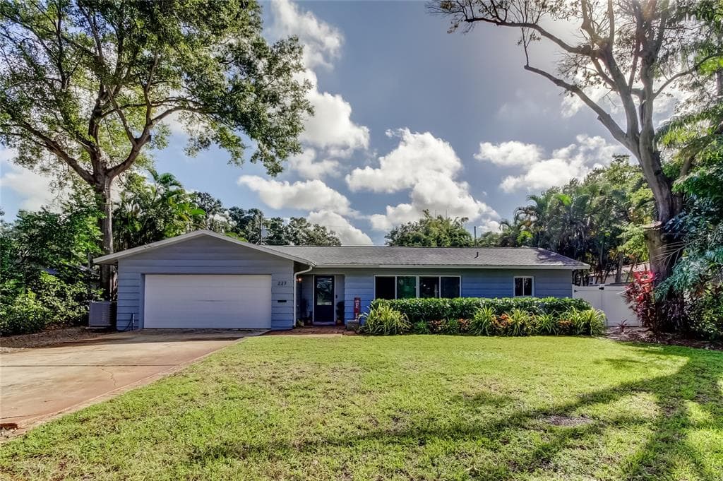 227 PALM LANE N